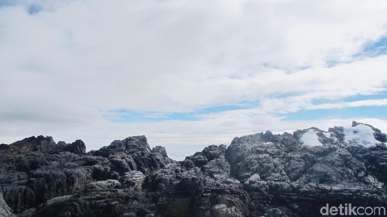 Pegunungan Jayawijaya daerah es infinit Indonesia (Afif Farhan/detikTravel)