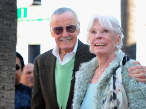 Kenangan Romantis Legenda Marvel Stan Lee: Rambutnya Selalu Dipotong Istri Kenangan Romantis Legenda Marvel Stan Lee: Rambutnya Selalu Dipotong Istri