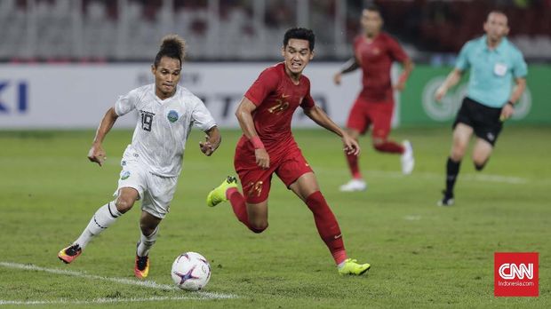 Septian David Maulana (kanan) tak lagi memperkuat Mitra Kukar yang terdegradasi ke Liga 2. (