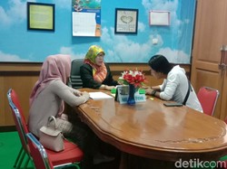 Perceraiannya Disebut Setting-an, Ini Kata Charly Van Houten