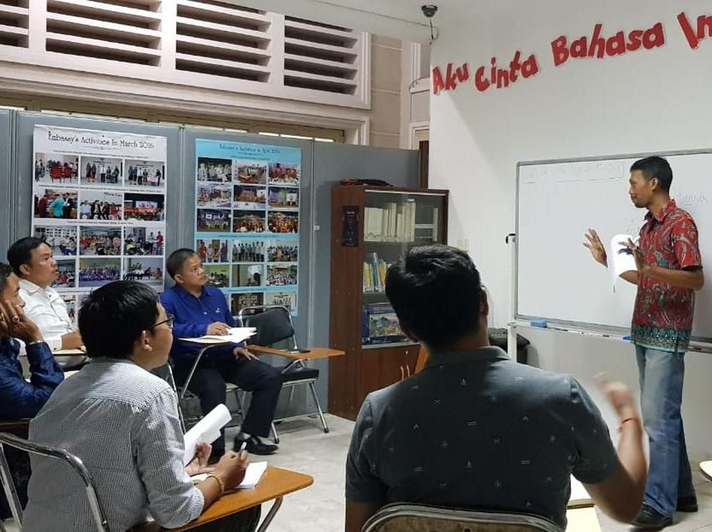 Tentara Nasional Kamboja Semangat Belajar Bahasa Indonesia