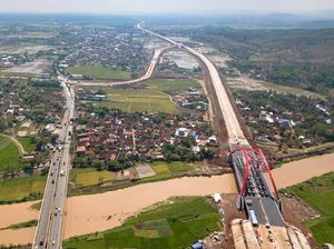 Rini Pastikan Tol Batang-Semarang Kelar Saat Libur Natal 2018