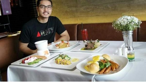 8 Momen Suami Ganteng Ncyta Gina, Rizky Kinos Saat Makan