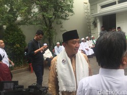Temui Maruf Amin, Imam Nahrawi Bahas Sepakbola dan Diberi Serban