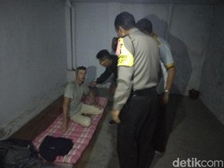 Video Bule Nyasar dan Akhirnya Tidur di Kuburan