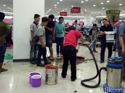 Hydran Bocor Dikira Kebakaran, Pengunjung Mal Sukabumi Berlarian