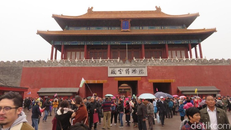 Lautan insan di Forbidden City, ikonnya China (Rita/detikTravel)