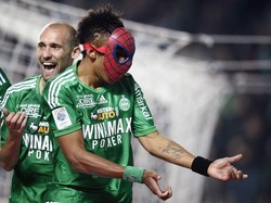 Memakai topeng Spiderman sudah dia lakukan Aubameyang sejak dia memperkuat AS Saint-Etienne. Spiderman adalah salah satu karakter ciptaan Stan Lee yang paling terkenal (JEFF PACHOUD / AFP)