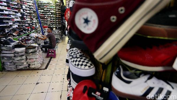 Surga Sepatu Murah di Taman Puring Kini Sepi Pembeli