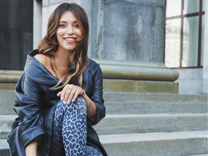 Sosok Penyanyi Cantik yang Dihujat, Fotonya Dianggap Menghina Orang Asia