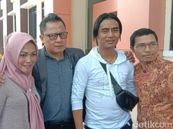 Regina Resmi Mencabut Gugatan Cerai Kepada Charly