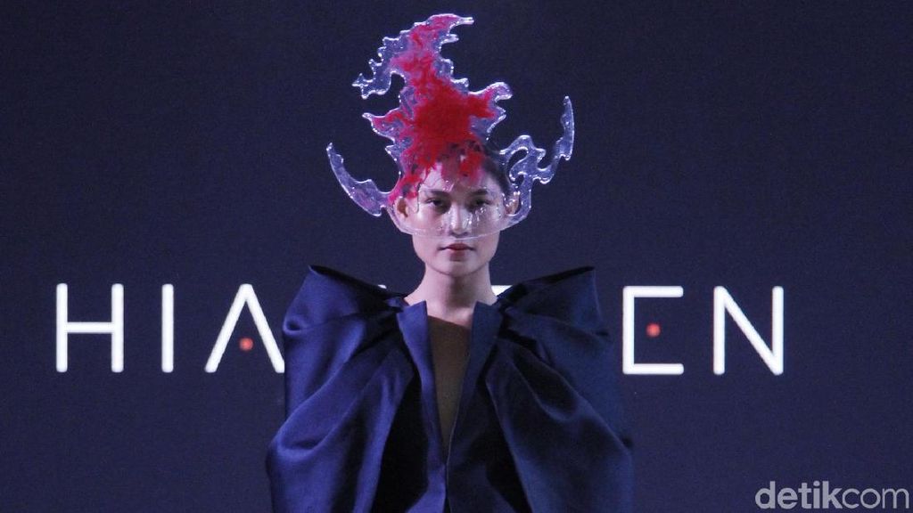 Foto: Koleksi Busana Terbaru Hian Tjen yang Unik dan Megah Foto: Koleksi Busana Terbaru Hian Tjen yang Unik dan Megah