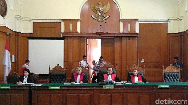 Merpati Bisa Terbang Lagi, Eks Karyawan Sujud Syukur