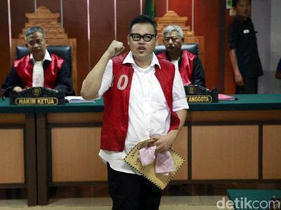 Harganya Nggak Cocok, Reza Bukan Sidang Tanpa Pengacara