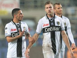 Riccardo Gagliolo (kanan) memimpin daftar aksi clearance. Pemain Parma ini sudah 103 kali menyapu bola dalam 12 pekan ini. (Foto: Emilio Andreoli/Getty Images)