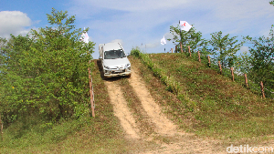 Menjajal Mobil Pekerja Mitsubishi