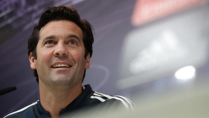 Real Madrid resmi tunjuk Santiago Solari sebagai pelatih tetap. (Foto: Susana Vera/Reuters) Real Madrid resmi tunjuk Santiago Solari sebagai pelatih tetap. (Foto: Susana Vera/Reuters)