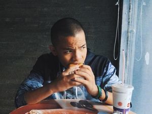Saaih Halilintar Bagi-bagi Uang Rp 10 Juta Lewat Tantangan Keripik Pedas Saaih Halilintar Bagi-bagi Uang Rp 10 Juta Lewat Tantangan Keripik Pedas