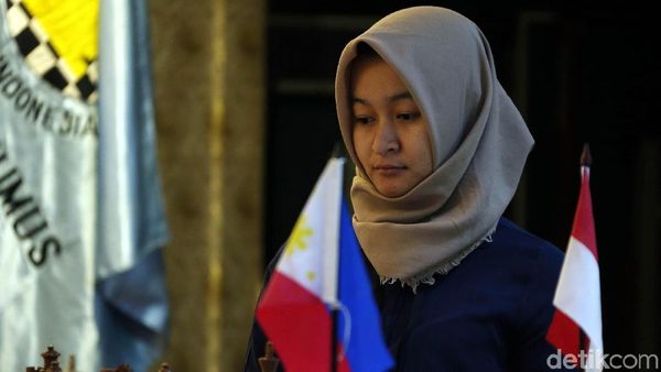 Medina Warda Aulia Kalahkan Pecatur Filipina