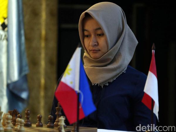 Medina Warda Aulia Kalahkan Pecatur Filipina