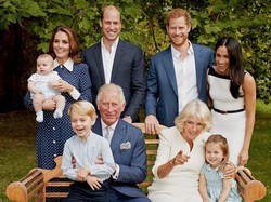 Makna di Balik Potret Keluarga Pangeran Charles Versi Pakar Bahasa Tubuh