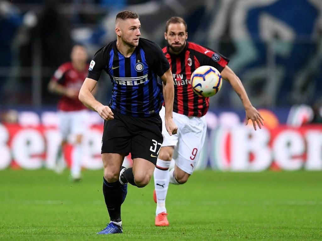Skriniar Sedang Bicarakan Kontrak Baru dengan Inter Skriniar Sedang Bicarakan Kontrak Baru dengan Inter