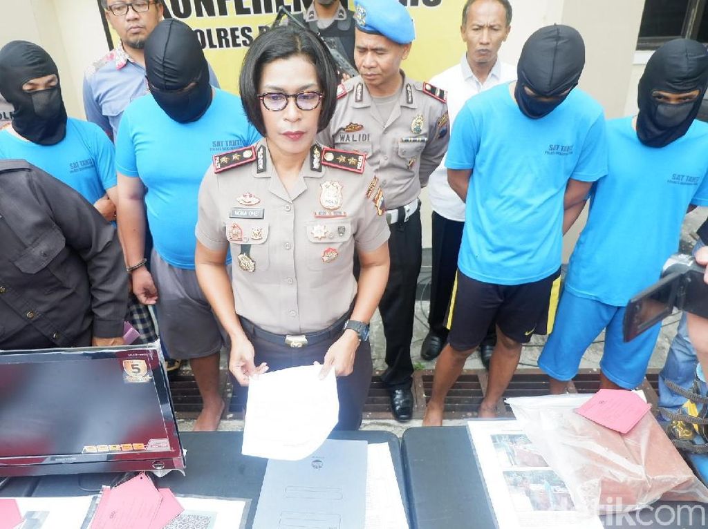Gondol Aset Perusahaan Rp 3 M, 4 Asisten Manajer Ini Diciduk Polisi Gondol Aset Perusahaan Rp 3 M, 4 Asisten Manajer Ini Diciduk Polisi