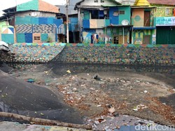 Waring Kali Item Kini: Bolong-bolong, Jadi Tempat Sampah