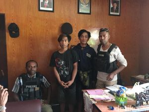 2 Pekerja Bangunan di Papua yang Disandera KKB Dibebaskan 2 Pekerja Bangunan di Papua yang Disandera KKB Dibebaskan