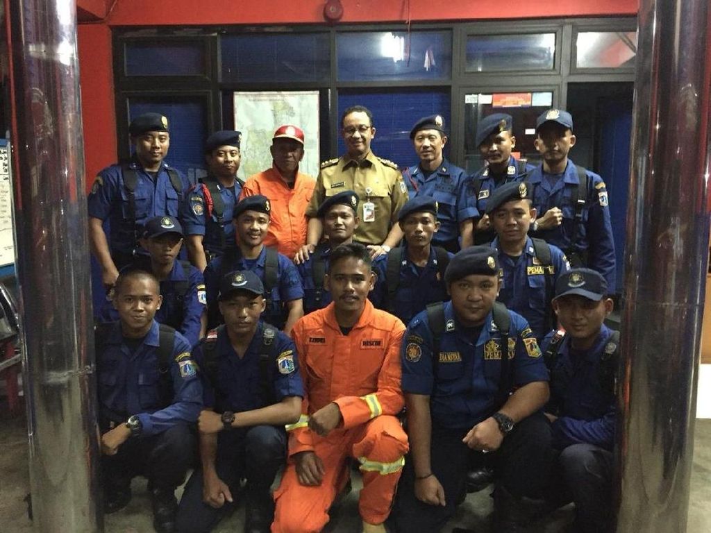 Live IG, Anies Sidak ke Pos Damkar di Jagakarsa Live IG, Anies Sidak ke Pos Damkar di Jagakarsa