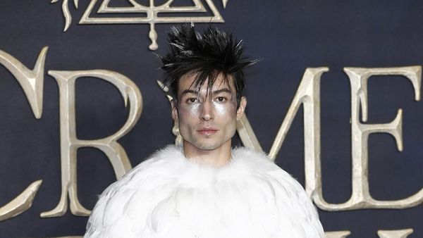 Foto: Gaya Nyentrik Ezra Miller, Bintang Fantastic Beast 2