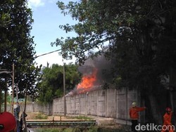 Gudang PT Lion Wings di Cakung Terbakar, 5 Mobil Damkar Dikerahkan