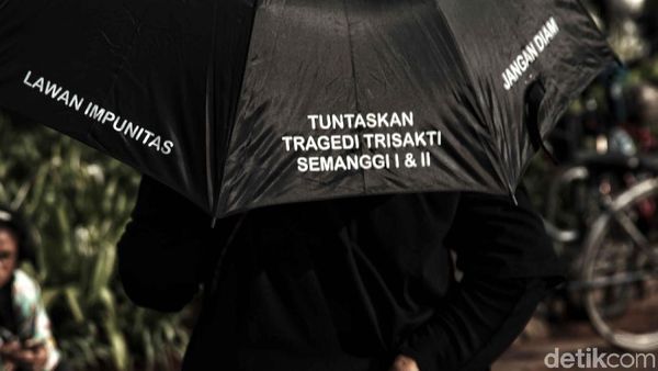 Aksi Kamisan ke-562 Tuntut Tuntaskan Tragedi Trisakti dan Semanggi