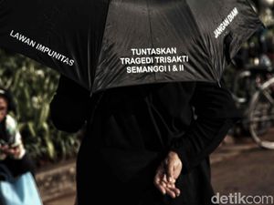 Aksi Kamisan ke-562 Tuntut Tuntaskan Tragedi Trisakti dan Semanggi