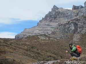 Tempat Terbaik Melihat Es Abadi Indonesia