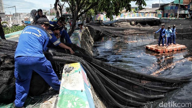 Anies: Waring Kali Item untuk Selesaikan Aroma, Bukan Polusi Air