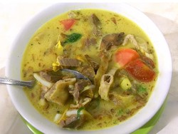 Yuk, Jajan Soto Kuning Khas Bogor yang Gurih Enak!