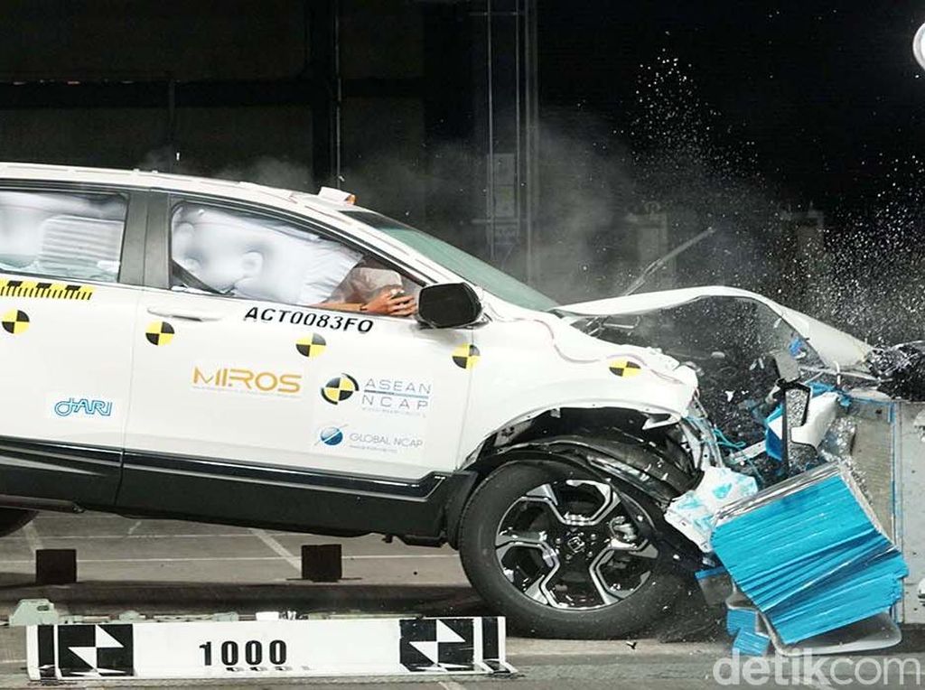 Adu Tabrak Mobil SUV Seperti CR-V, Rush, Mana yang Paling Oke? Adu Tabrak Mobil SUV Seperti CR-V, Rush, Mana yang Paling Oke?