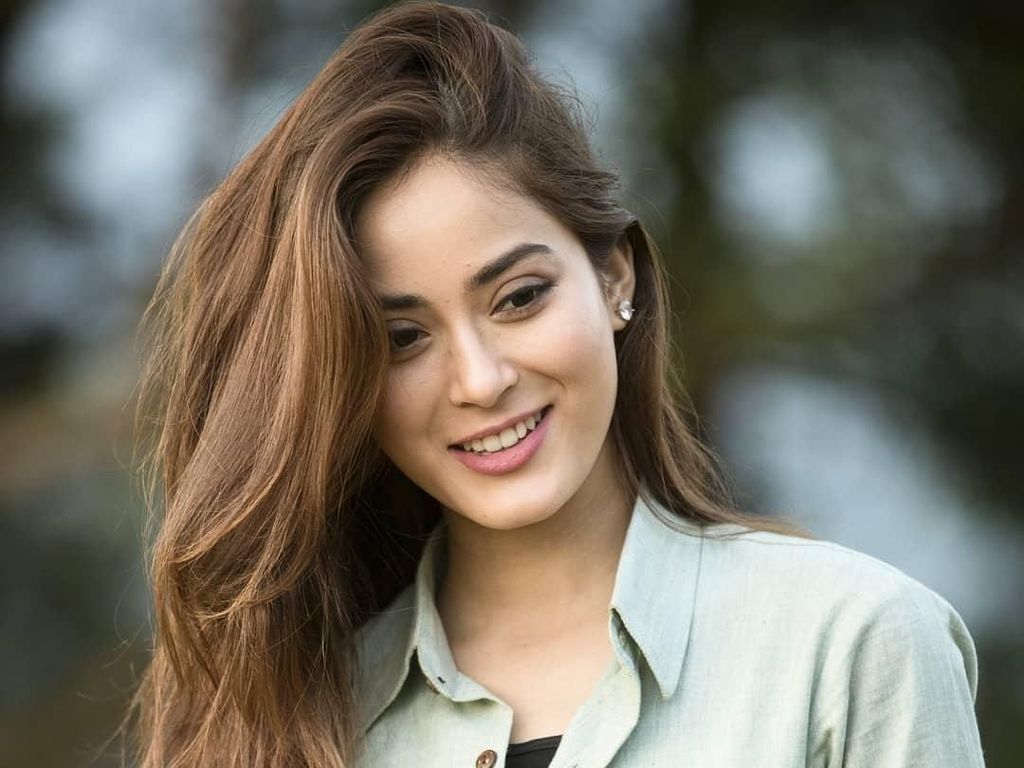 Foto: Gaya Liburan Miss Nepal yang Cantiknya Membius Dunia