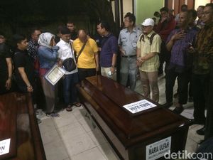 3 Jenazah Korban Lion Air Diserahkan ke Keluarga 3 Jenazah Korban Lion Air Diserahkan ke Keluarga