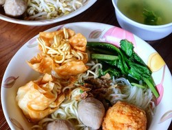 Mantap! 5 Bakso di Malang Ini Terkenal Enak dan Legendaris