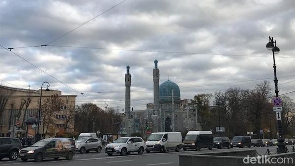 Foto: Megah & Cantiknya Masjid Sukarno di Rusia