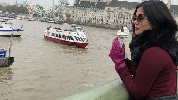 Gaya Stylish Ibunda Rachel Vennya Saat Kulineran di Berbagai Negara