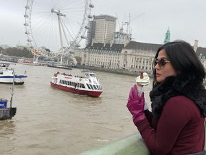 Gaya Stylish Ibunda Rachel Vennya Saat Kulineran di Berbagai Negara