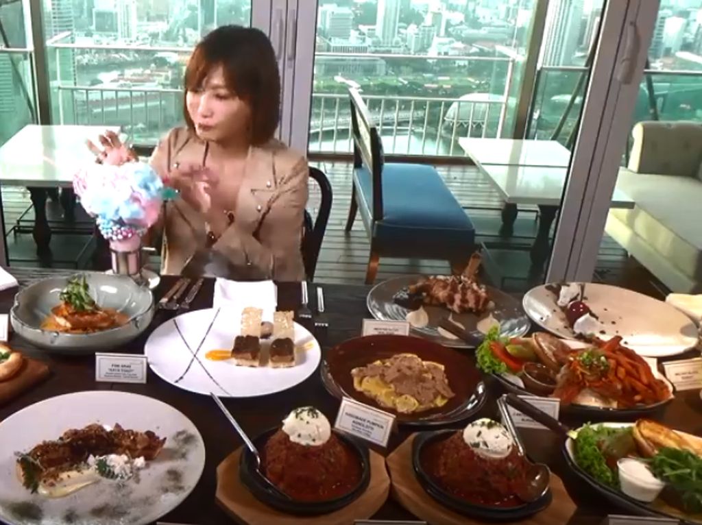 Wouw, YouTuber Ramping Ini Habiskan 9 Kg Makanan Senilai 14.000 Kalori! Wouw, YouTuber Ramping Ini Habiskan 9 Kg Makanan Senilai 14.000 Kalori!