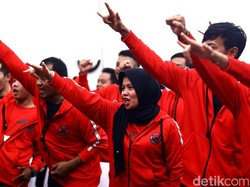 Prabowo-Sandi Mengusik Kandang Banteng