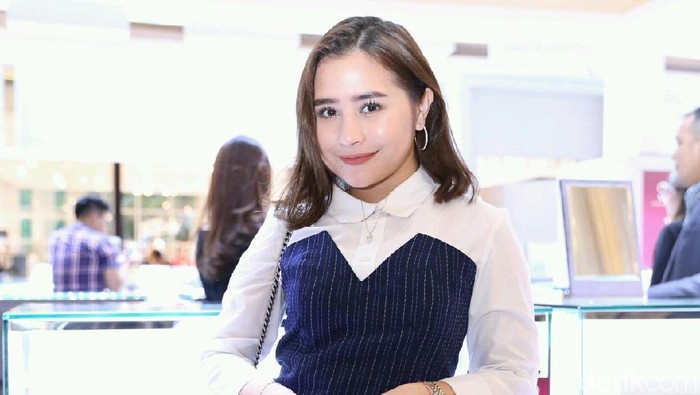 Prilly Latuconsina rutin berolahraga semoga tetap kurus. (Foto: Ismail/detikFoto)