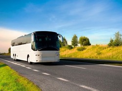 Naik Bus Nyaman Saat Traveling, Baca Dulu 6 Tips Ini