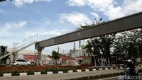 Melihat Proyek Pembangunan JPO Baru di Jakarta Timur