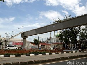 Melihat Proyek Pembangunan JPO Baru di Jakarta Timur